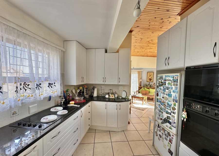 6 Bedroom Property for Sale in Cola Beach Western Cape